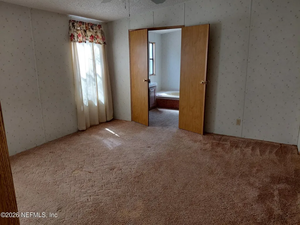 106 Breezewood Circle San Mateo FL 32187