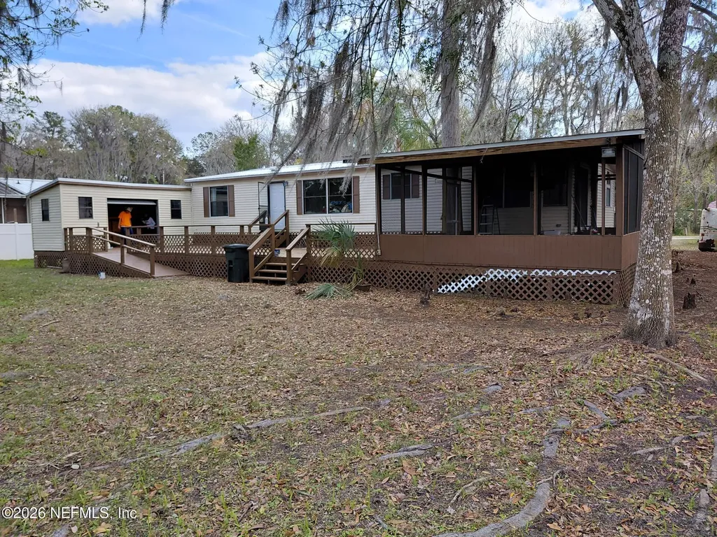106 Breezewood Circle San Mateo FL 32187