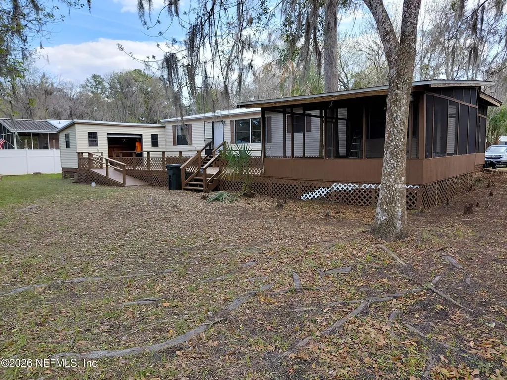 106 Breezewood Circle San Mateo FL 32187