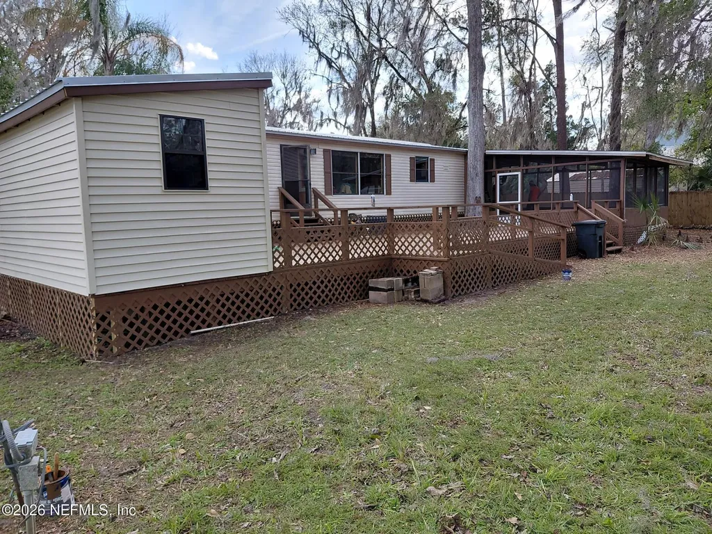 106 Breezewood Circle San Mateo FL 32187