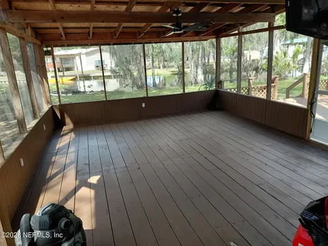 106 Breezewood Circle San Mateo FL 32187