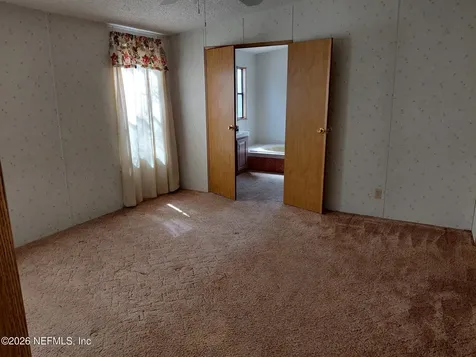 106 Breezewood Circle San Mateo FL 32187