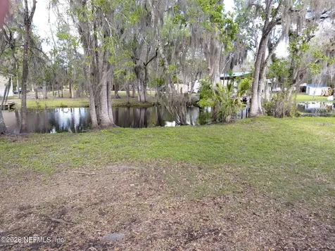 106 Breezewood Circle San Mateo FL 32187