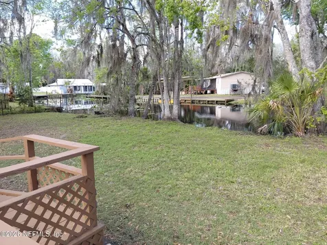 106 Breezewood Circle San Mateo FL 32187