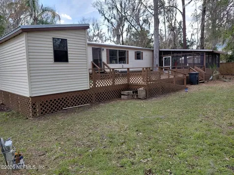 106 Breezewood Circle San Mateo FL 32187