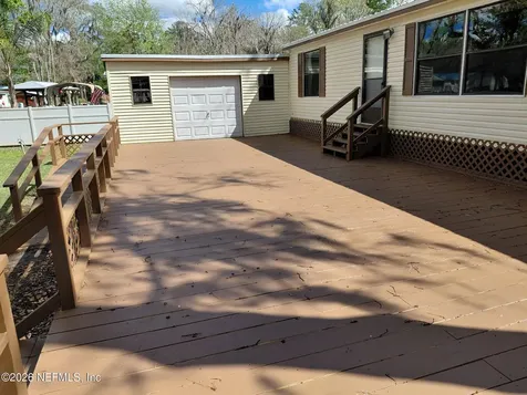 106 Breezewood Circle San Mateo FL 32187