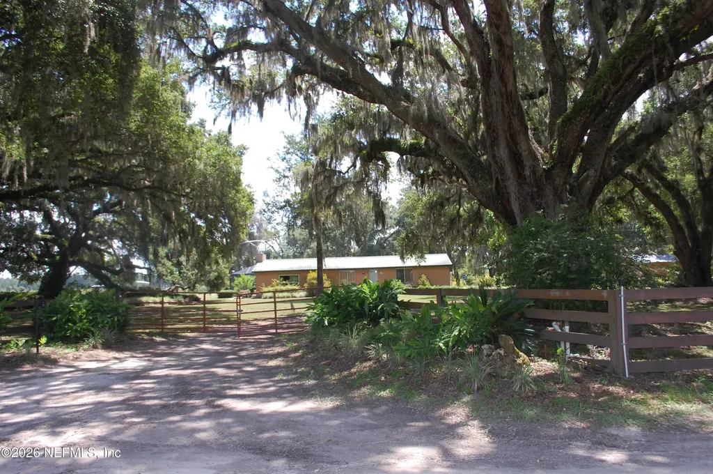 18811 SE 243rd Street Hawthorne FL 32640