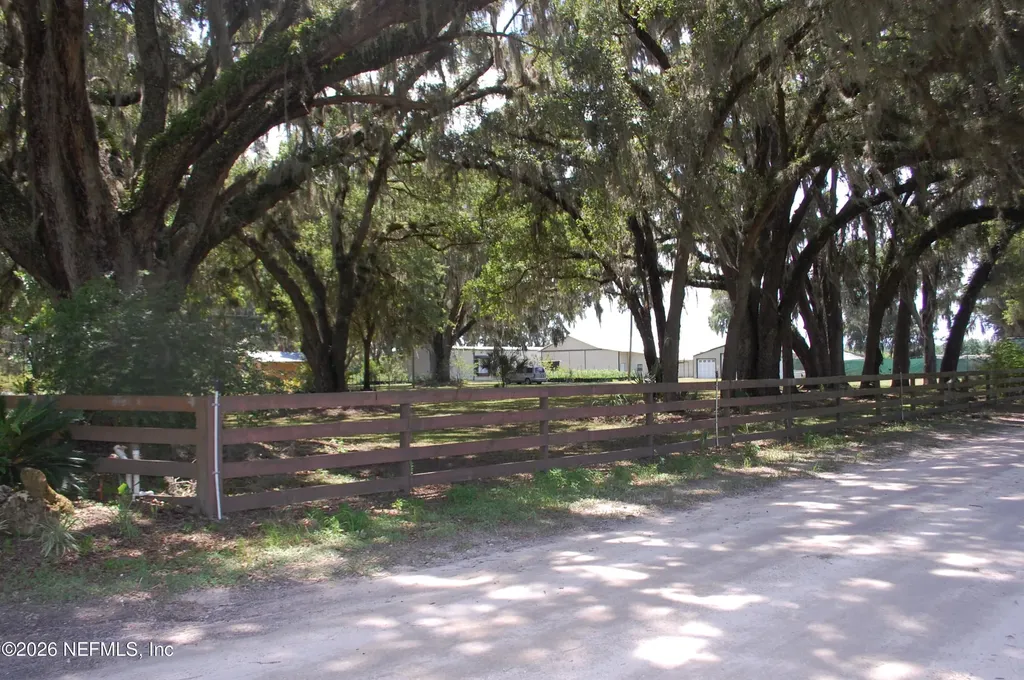 18811 SE 243rd Street Hawthorne FL 32640