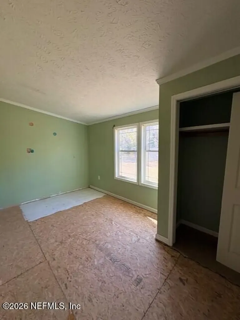 390 E River Road East Palatka FL 32131