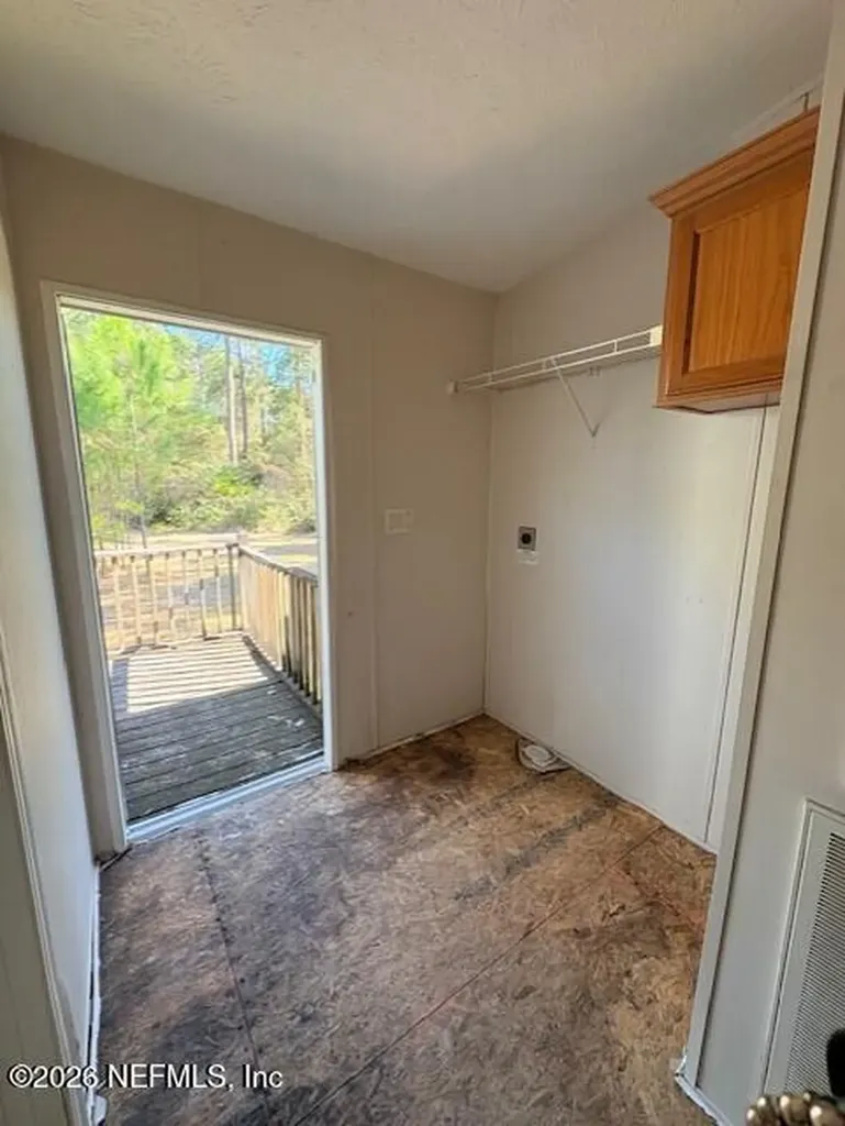 390 E River Road East Palatka FL 32131