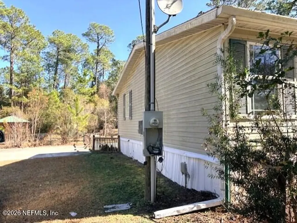390 E River Road East Palatka FL 32131