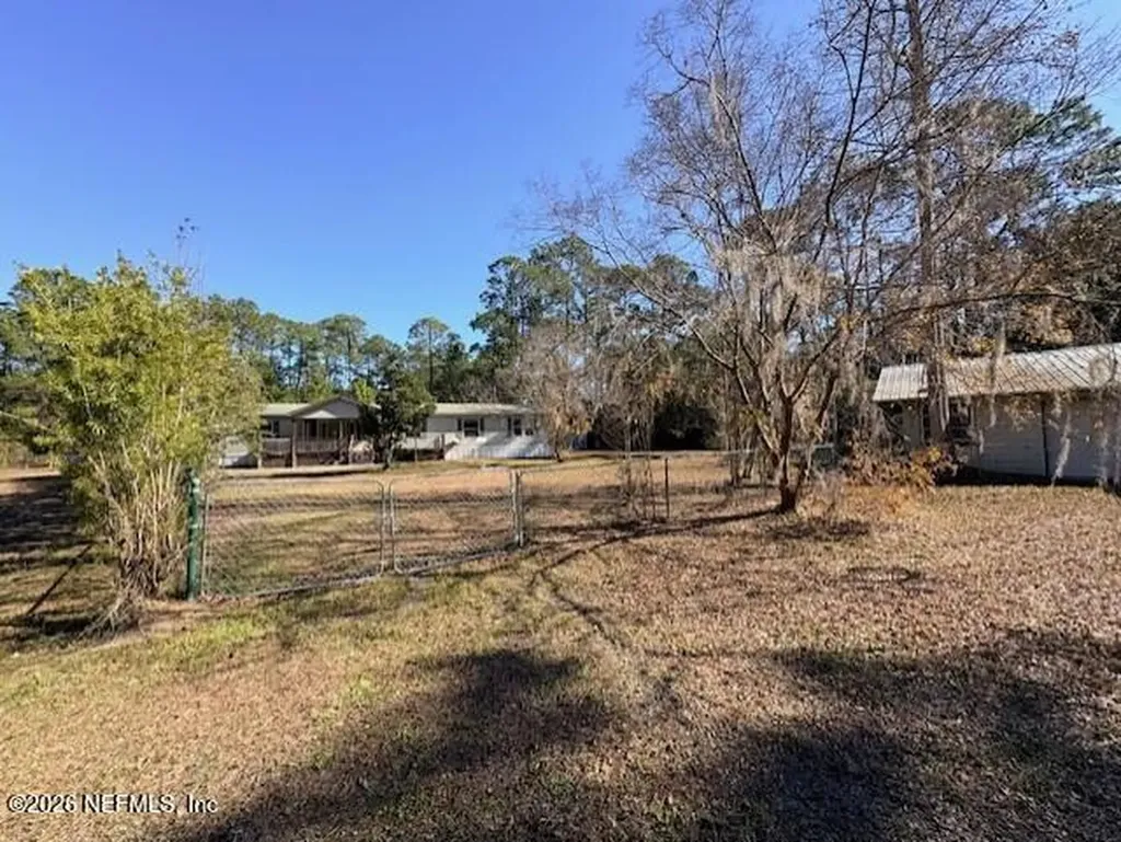 390 E River Road East Palatka FL 32131