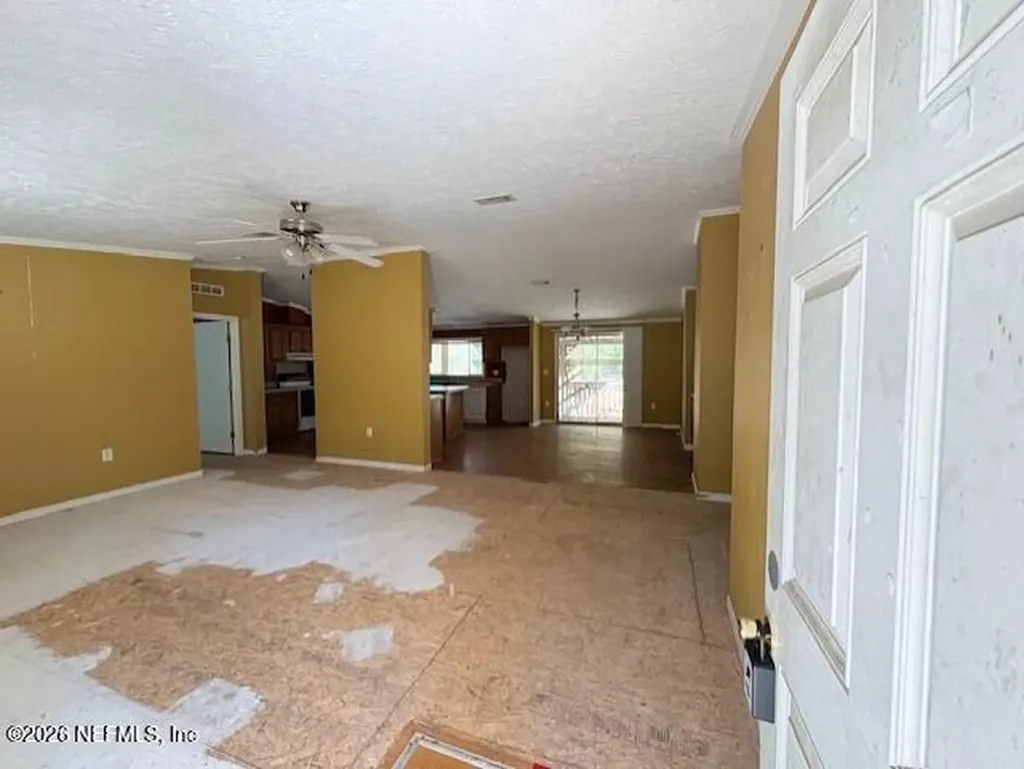 390 E River Road East Palatka FL 32131