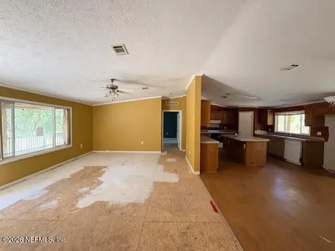 390 E River Road East Palatka FL 32131