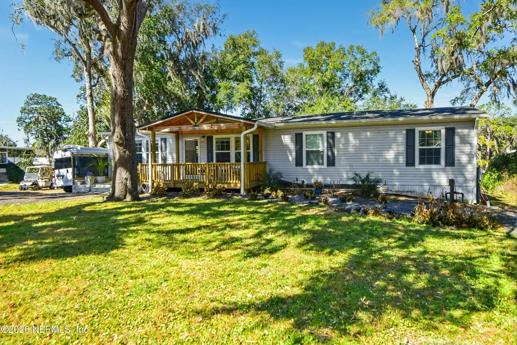 204 Lake View Drive Satsuma FL 32189