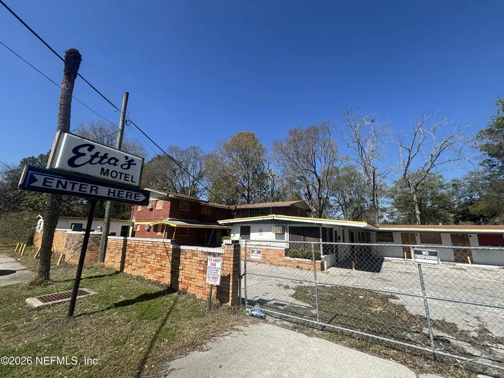 5913 Moncrief Road W Jacksonville FL 32219