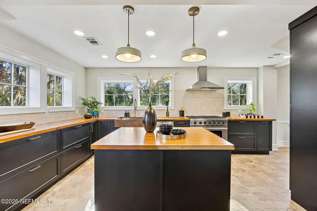 1150 Willow Branch Avenue Jacksonville FL 32205