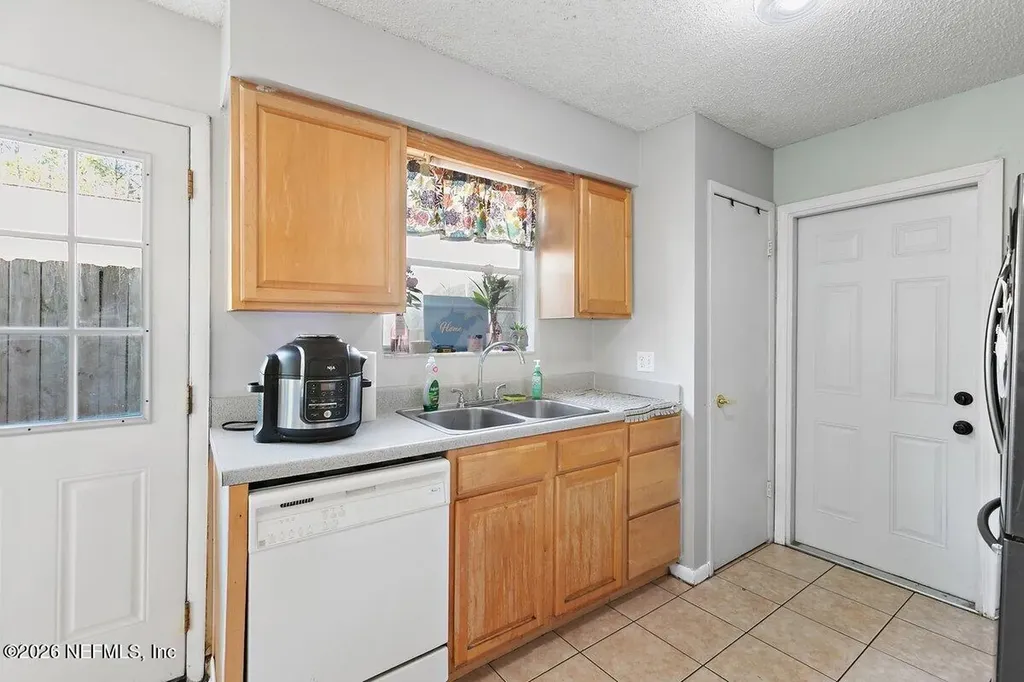 10644 La Mancha Avenue Jacksonville FL 32257