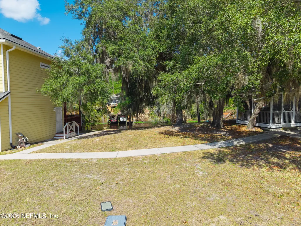 295 Maxwell Drive Welaka FL 32193