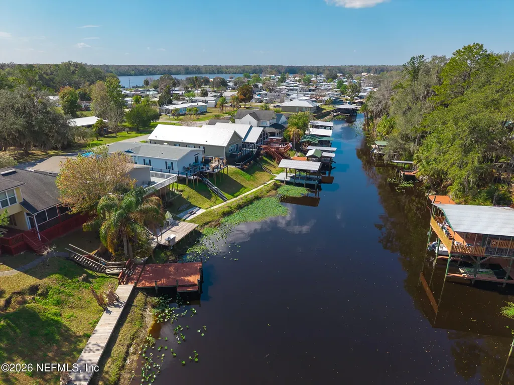 295 Maxwell Drive Welaka FL 32193