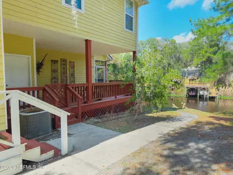 295 Maxwell Drive Welaka FL 32193