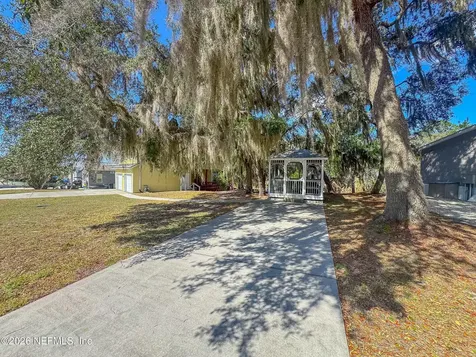 295 Maxwell Drive Welaka FL 32193