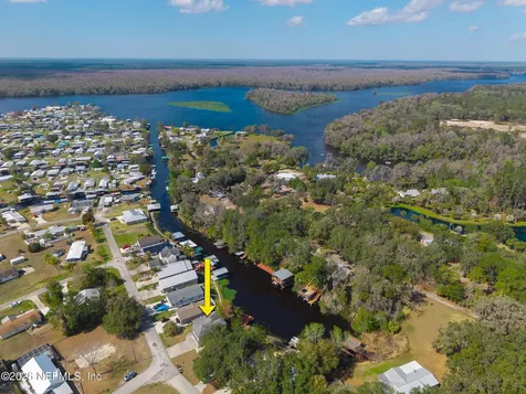 295 Maxwell Drive Welaka FL 32193