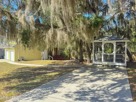 295 Maxwell Drive Welaka FL 32193