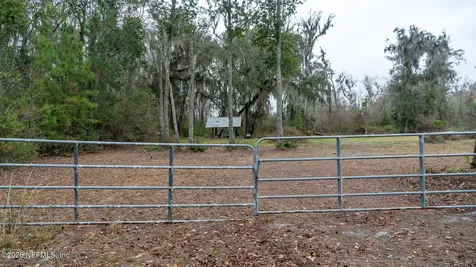 455 W River Road Palatka FL 32177
