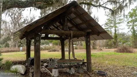 455 W River Road Palatka FL 32177
