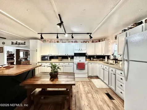 9430 Carolina Way Fanning Springs FL 32693