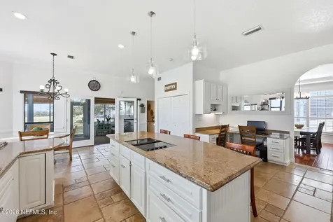 6285 Whispering Oaks Drive N Jacksonville FL 32277