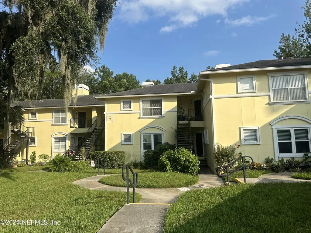 1800 The Greens Way Jacksonville Beach FL 32250