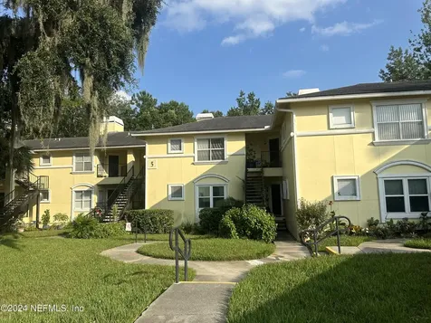 1800 The Greens Way Jacksonville Beach FL 32250