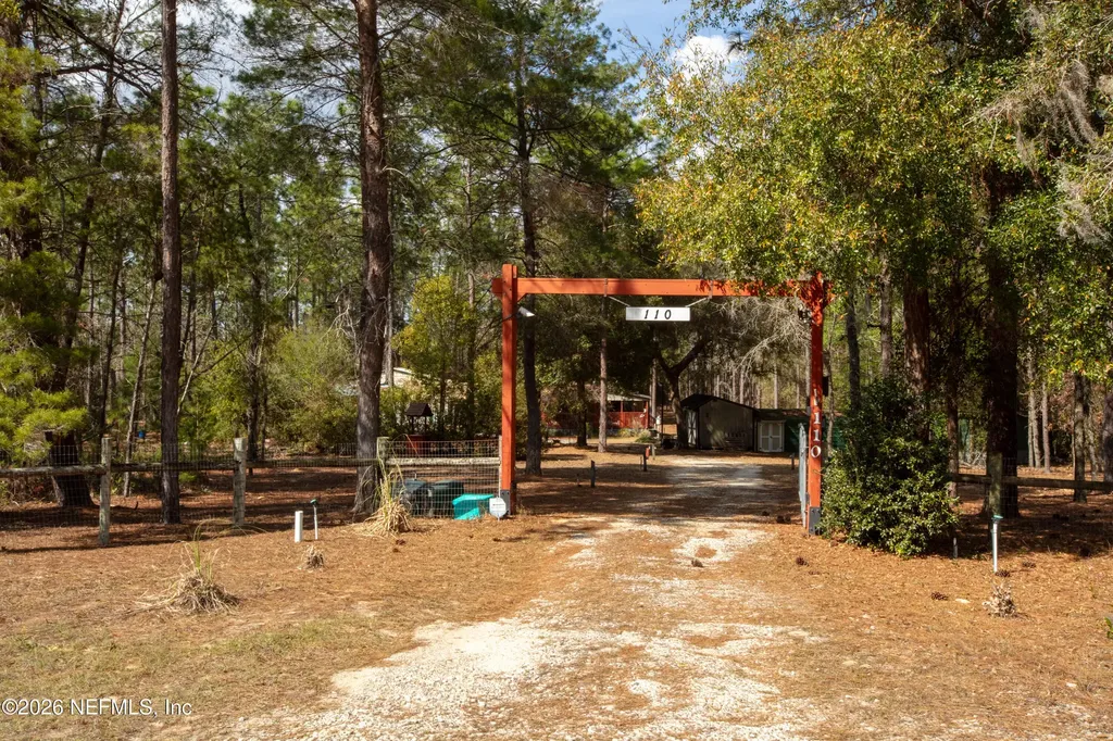 110 Hill Top Loop Hawthorne FL 32640