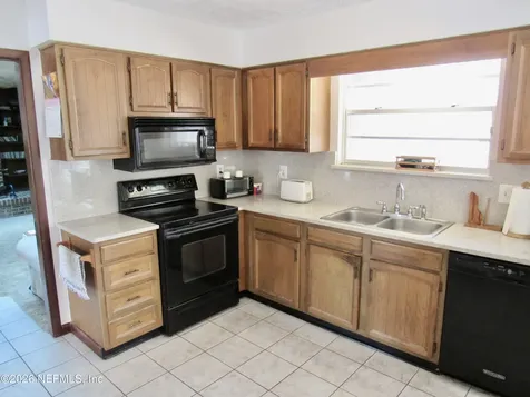 6037 Briarforest Road N Jacksonville FL 32277