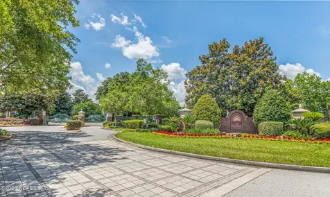 7800 Point Meadows Drive Jacksonville FL 32256