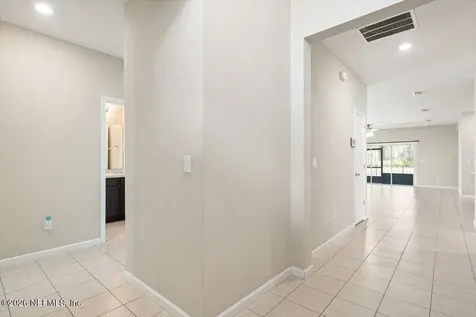 5677 Kellar Circle Jacksonville FL 32218