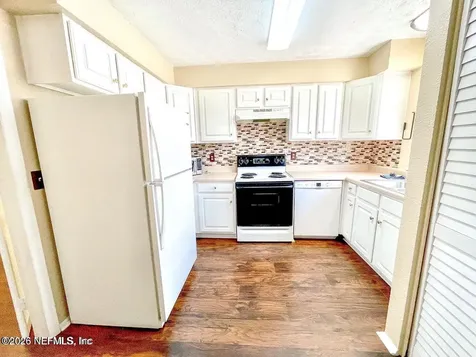 4915 Baymeadows Road Jacksonville FL 32217
