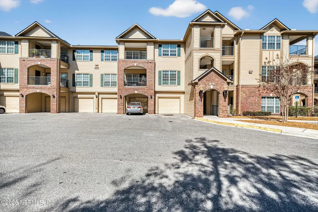 7800 Point Meadows Drive Jacksonville FL 32256