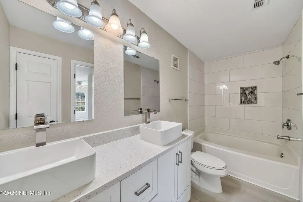 7800 Point Meadows Drive Jacksonville FL 32256
