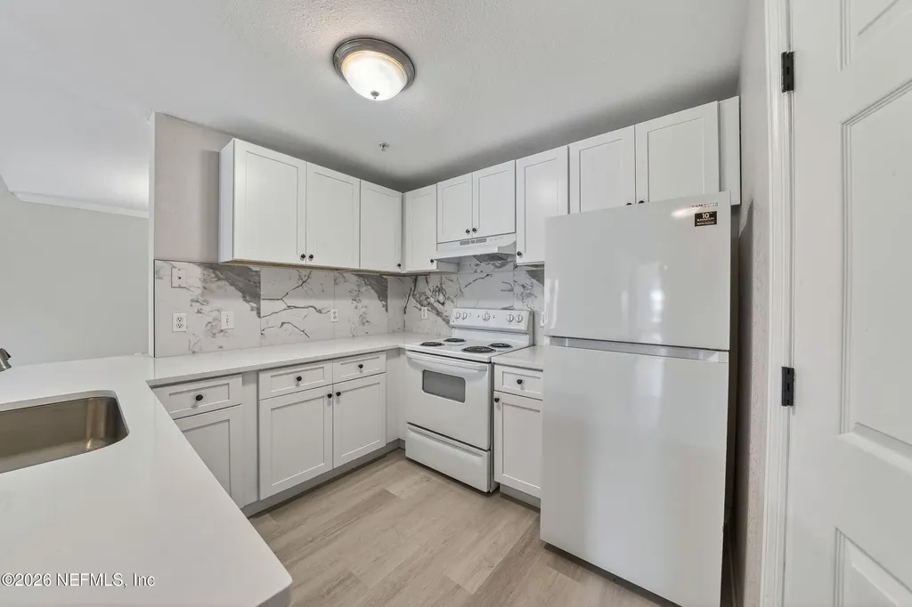 7800 Point Meadows Drive Jacksonville FL 32256