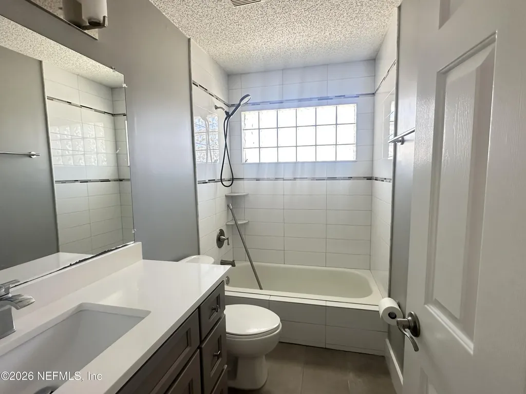 3996 Richmond Park Drive E Jacksonville FL 32224