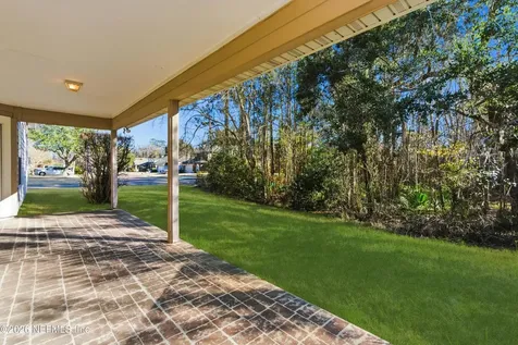 498 Bridgeport Court Jacksonville FL 32218