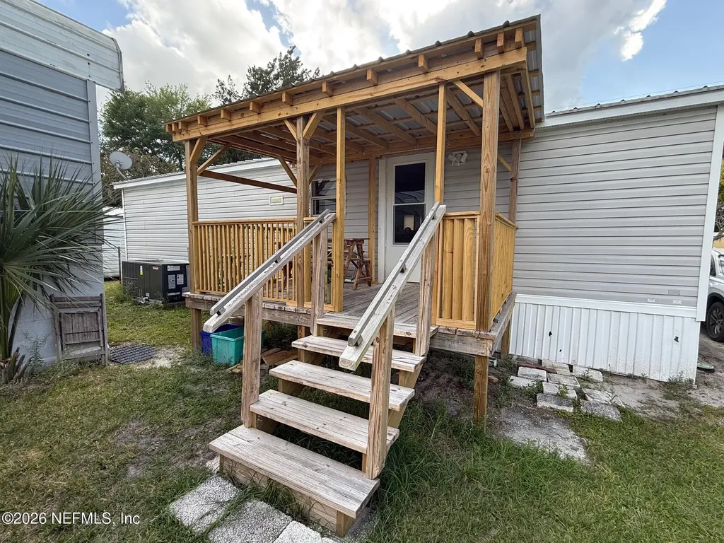 104 Waterway Avenue Satsuma FL 32189