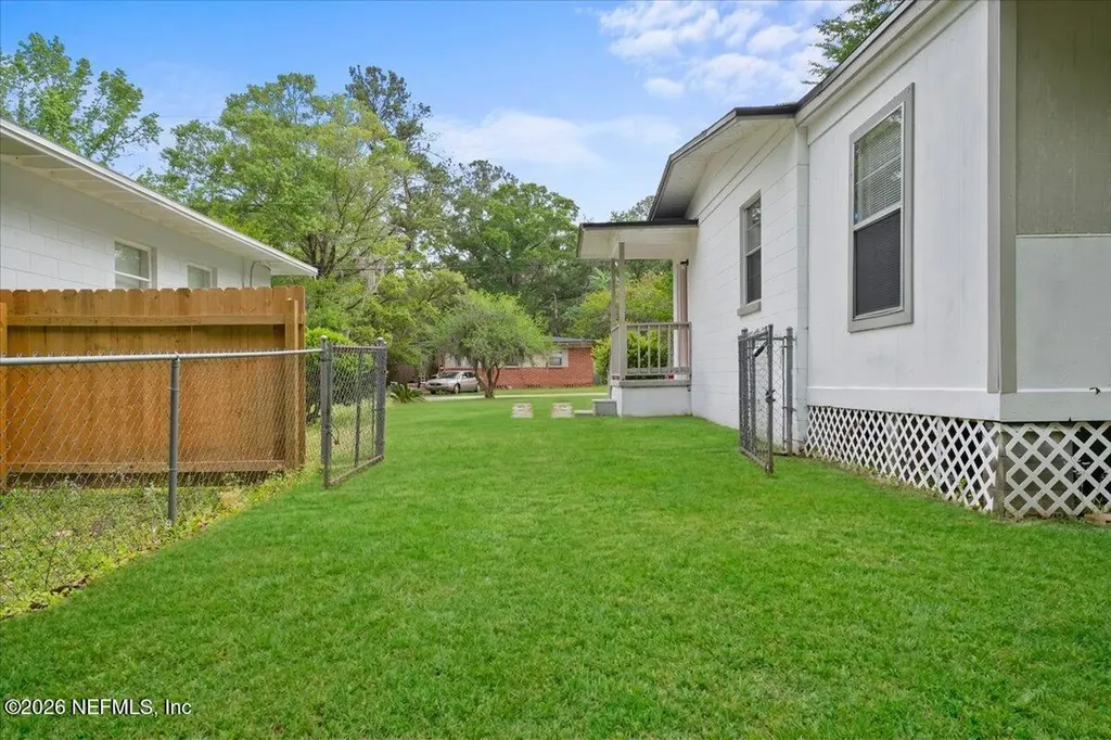 6238 Pettiford Drive W Jacksonville FL 32209