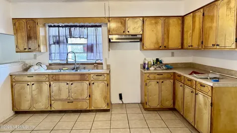 1942 State Road 20 Hawthorne FL 32640