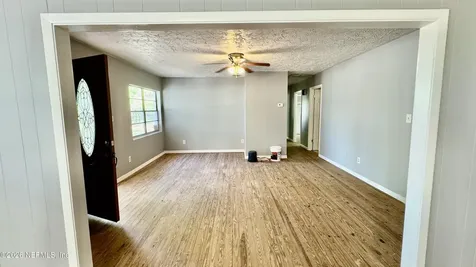 1942 State Road 20 Hawthorne FL 32640