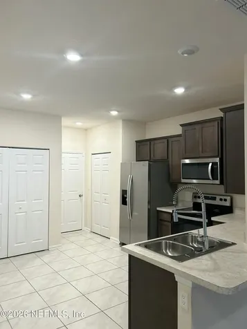 911 Capitol Parkway Jacksonville FL 32218