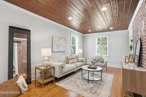 1052 Holly Lane Jacksonville FL 32207